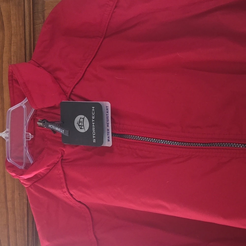 NWT Stormtech XL Women's Horizon Water Resistant Lightweight Red Jacket.